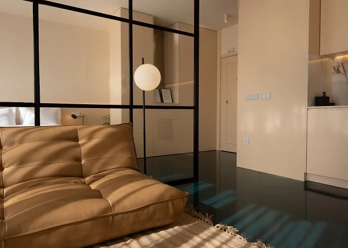 Stylish Downtown Loft *